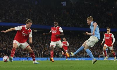 Kevin De Bruyne sees off Arsenal to give Manchester City upper hand in title race