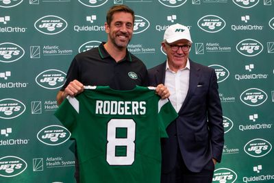 Aaron Rodgers takes new Browns WR Elijah Moore’s old jersey