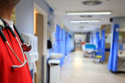 NHS warned over writing to patients only in English after child dies