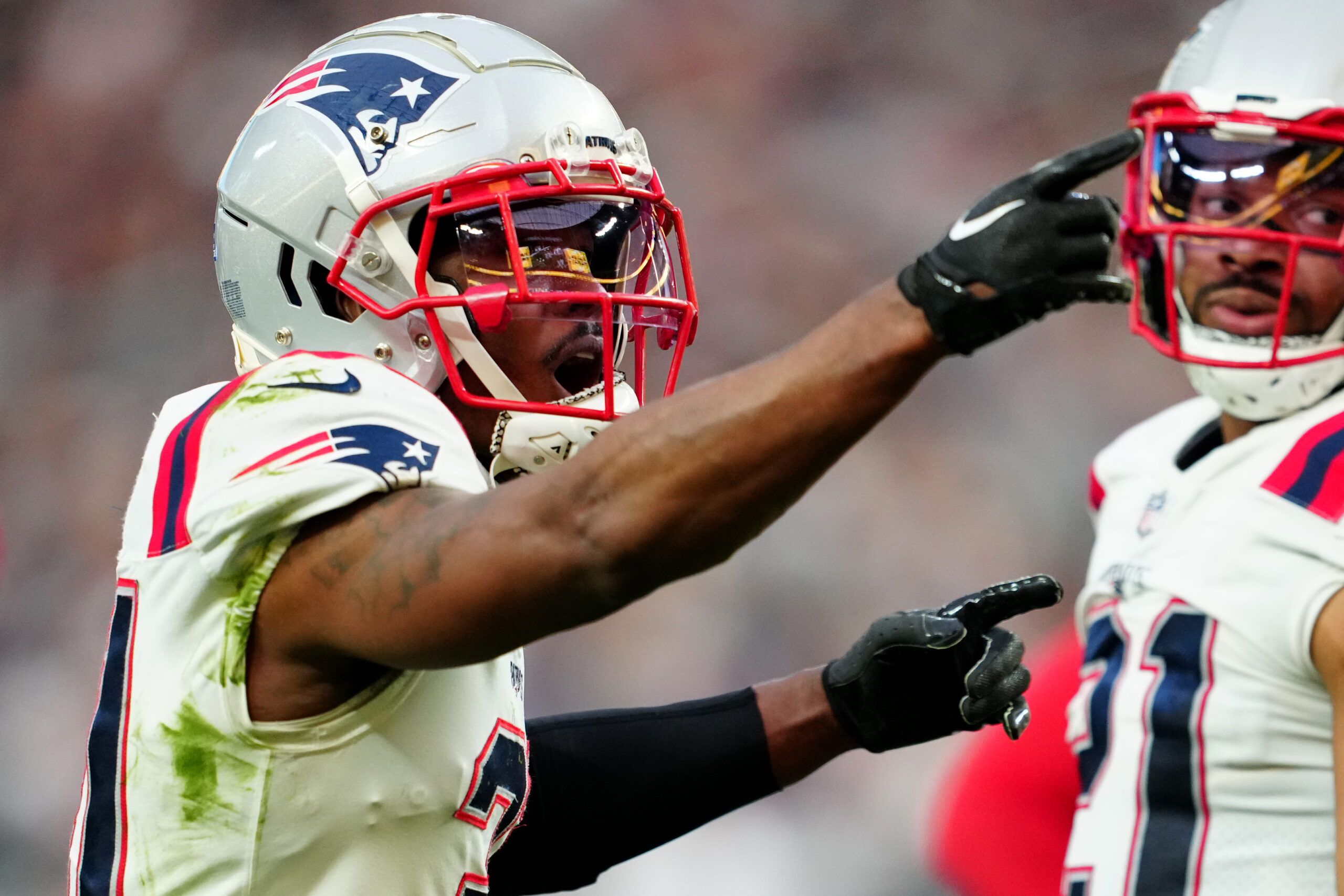 Jonathan Jones shoots down Mac JonesLamar Jackson…