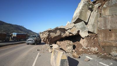 Jammu-Srinagar NH closed after landslip, over 300 vehicles stranded