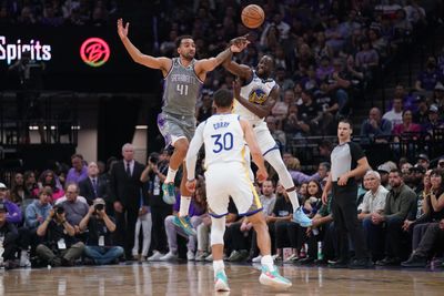 NBA Twitter reacts to Warriors taking 3-2 series lead over Kings after road win in Game 5