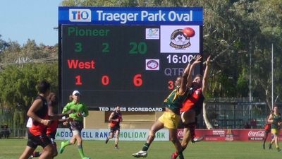 Alice Springs Town Council bans all Aussie Rules football at Traeger Park, accuses AFLNT of licence breach