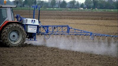 EU agency urges member states to reduce pesticide use