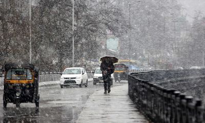 J&K: Temperature dips as rains continue to lash parts of Kashmir valley