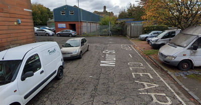 Bomb squad evacuate residents from Renfrew neighbourhood following discovery