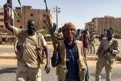 Renewed air strikes hit Khartoum as clock ticks down on Sudan truce