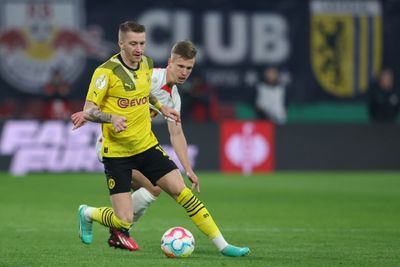 Marco Reus extends with Borussia Dortmund