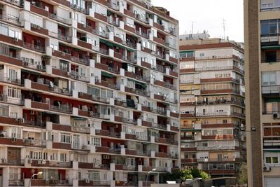 Spain lawmakers pass key housing law ahead of elections