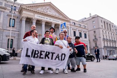 Spain bans 'dwarf bullfighting'