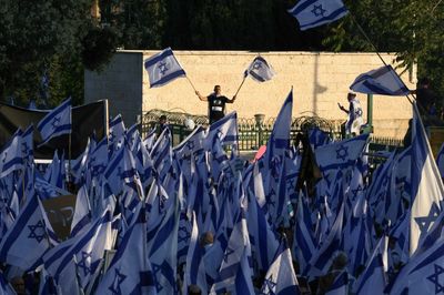 Thousands of Israelis rally to back controversial reforms