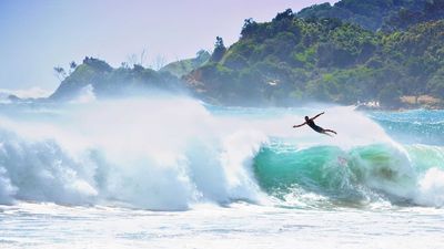 Leg ropes compulsory for Byron Bay surfers after council decision