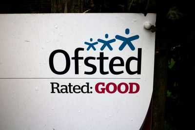 Schools should remove Ofsted banners and logos to put watchdog ‘back in its box’