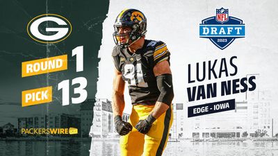 Packers select Iowa edge rusher Lukas Van Ness at No. 13 overall in 2023 NFL draft