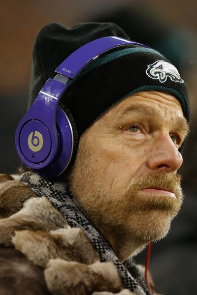 Legendary Philadelphia sports personality Howard Eskin vows to retire if Eagles draft Bijan Robinson