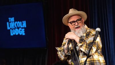 Bobcat Goldthwait soldiers on in laidback evening of comedy at Lincoln Lodge