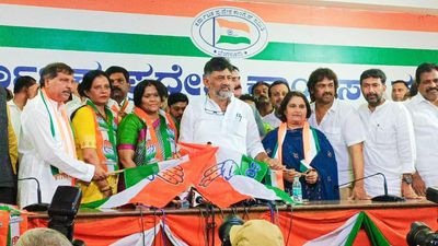 Geeta Shivarajkumar joins Congress, to campaign in support of her brother Madhu Bangarappa