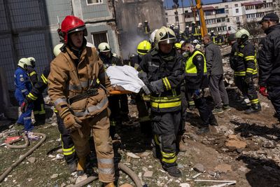 "No one is left": Ukrainian mourns neighbours killed by Russian missile