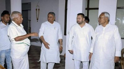 Lalu Prasad arrives in Patna after nine months, meets Nitish Kumar