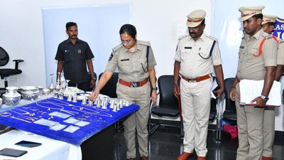 Five members of house break-in gang arrested in Ongole; valuables worth ₹46 lakh seized
