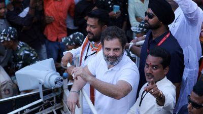 Rahul promises to make Ballari the jeans capital of India