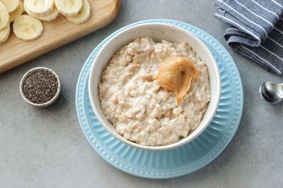 Try hunger-ending peanut butter oatmeal
