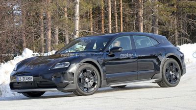 Refreshed Porsche Taycan, Taycan Cross Turismo Spied Testing Together