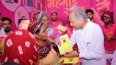 Gehlot on whirlwind tours of districts to ensure success of inflation relief camps