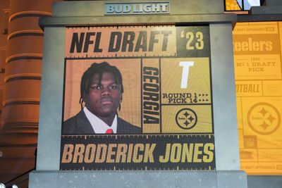 Steelers draft pick Broderick Jones honors late Georgia teammate by choosing No. 77