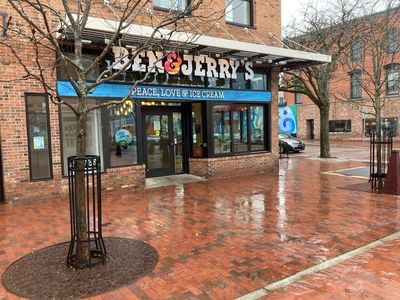 Sanders praises shop workers, Ben & Jerry's on union effort