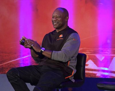 Browns legend Hanford Dixon will announce the team’s first pick tonight