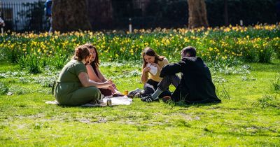 UK weather: Brits to bask in balmy Bank Holiday weekend as mercury to hit 21C