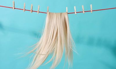 Want to dry your hair naturally? Choose the right product – then leave well alone