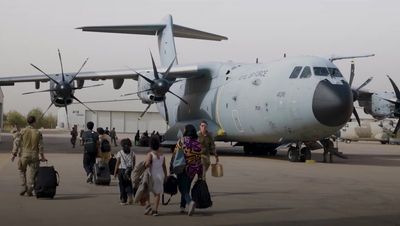 Sudan: Deadline passes for British nationals to reach evacuation airfield