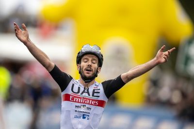 Yates edges Pinot in high-level duel for Romandie lead