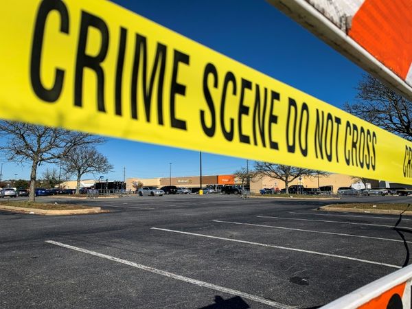 Gunman on the run after five people shot dead in Texas