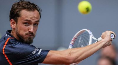 Medvedev, Sabalenka Win Opening Matches in Madrid