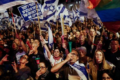 Israelis protest against judicial reforms before new parliament
