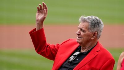 Longtime Cardinals Player, Broadcaster Mike Shannon Dies at 83