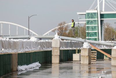 Mississippi River waters keep rising in Iowa and Illinois