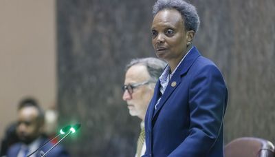 Mayor Lori Lightfoot urges Texas Gov. Greg Abbott to halt transports of migrants to Chicago