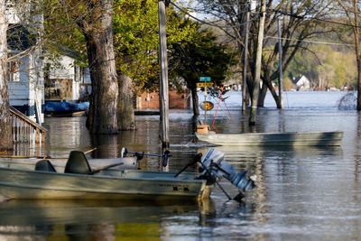 Rising Mississippi River continuing to test flood defenses