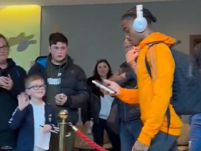 Leeds issue apology after viral video of players ignoring young fan
