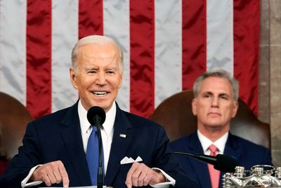 Biden learns from Obama, won't back down