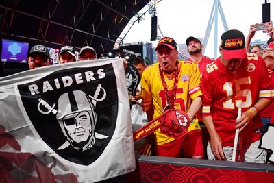 Chiefs considered trading first-round pick to Raiders