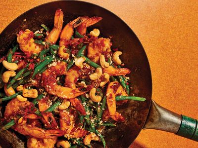 How to make Indonesian sambal prawns with coconut and cashews