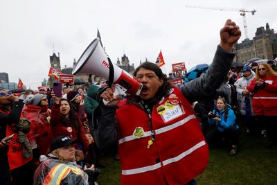 Canada reaches deal with 120,000 striking federal workers