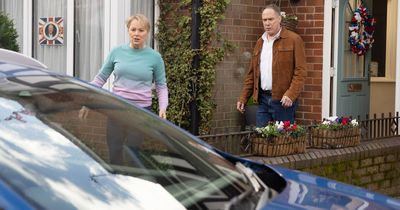 Coronation Street reviewed: Elaine is taken for a ride by Stephen with another killer twist as he looks set to murder again