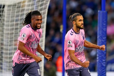 Alex Iwobi rescues point for Everton in draw at relegation rivals Leicester