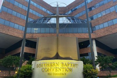 Search for top Southern Baptist leader fails amid dispute